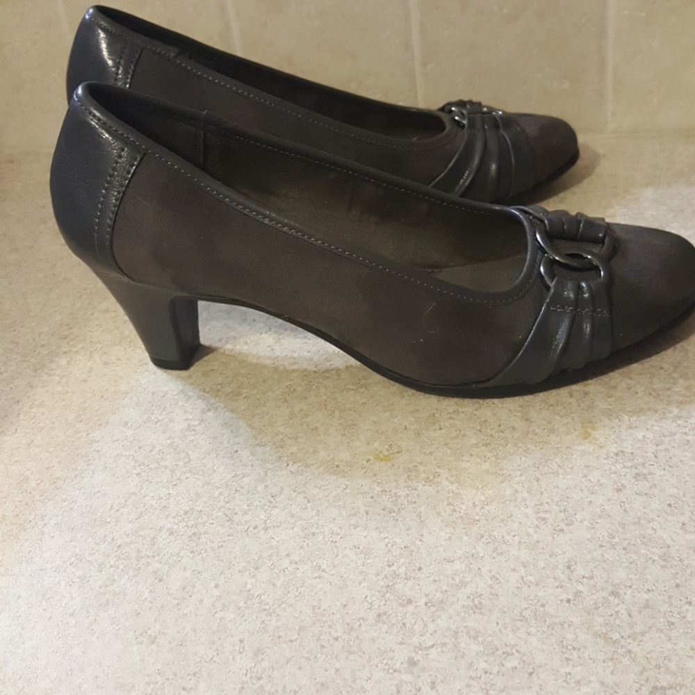 Shoes - Picture 3 of 4